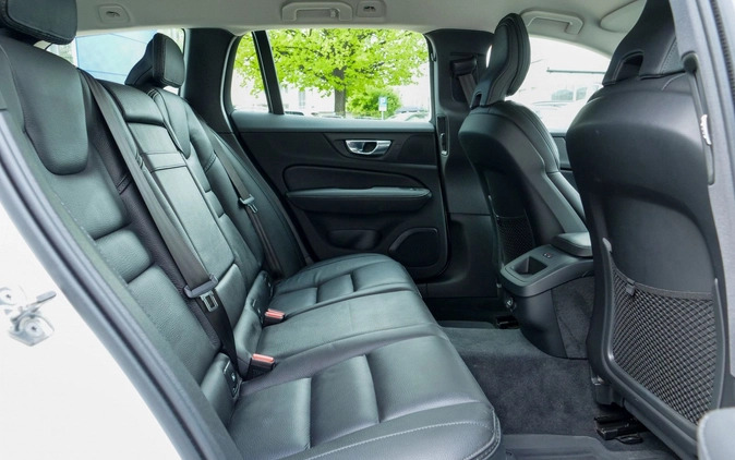 Volvo V60 Cross Country cena 144900 przebieg: 96700, rok produkcji 2020 z Słupsk małe 436